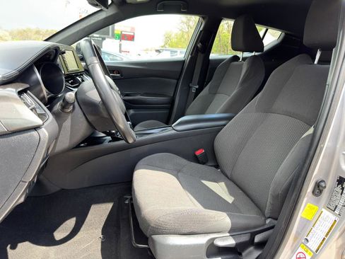 Used 2018 Toyota C-HR XLE image 9