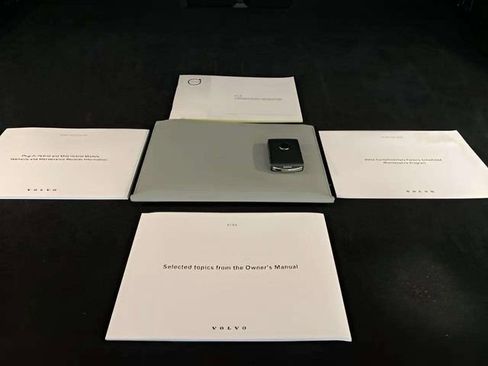 Used 2025 Volvo XC60 B5 Core image 85