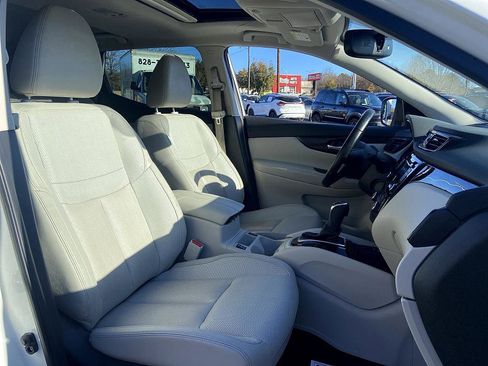 Used 2022 Nissan Rogue Sport SL w/ Premium Package image 18