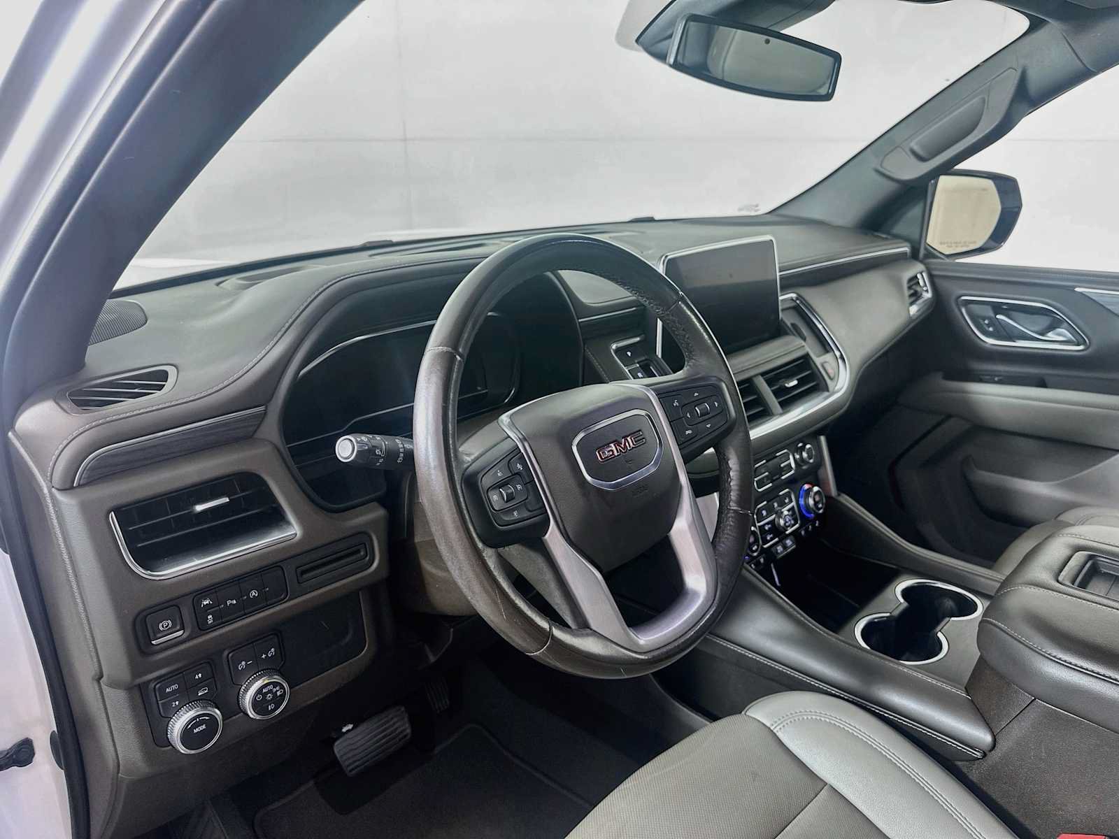 Used 2023 GMC Yukon SLT AWD/4WD image 7