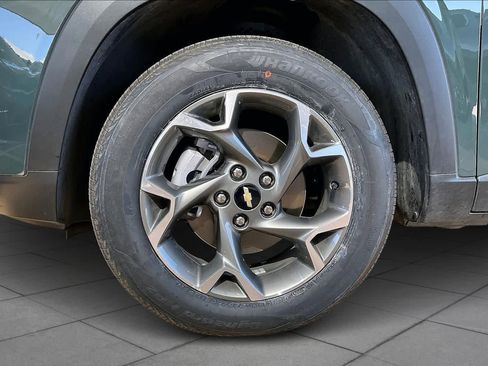 Certified 2025 Chevrolet Trax LT image 11