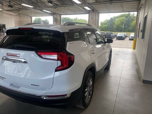 Used 2024 GMC Terrain SLT AWD/4WD image 4