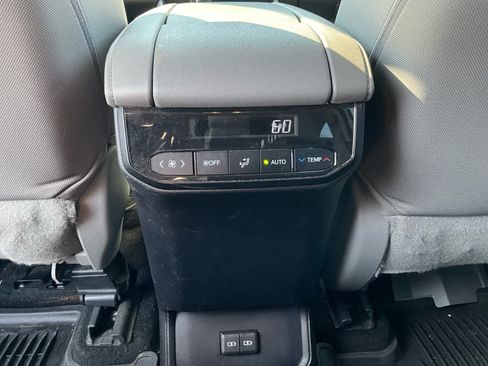 Used 2023 Toyota Highlander LE FWD image 23