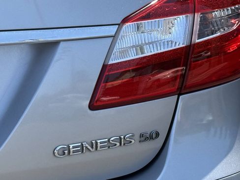 Used 2012 Hyundai Genesis 5.0 RWD image 32