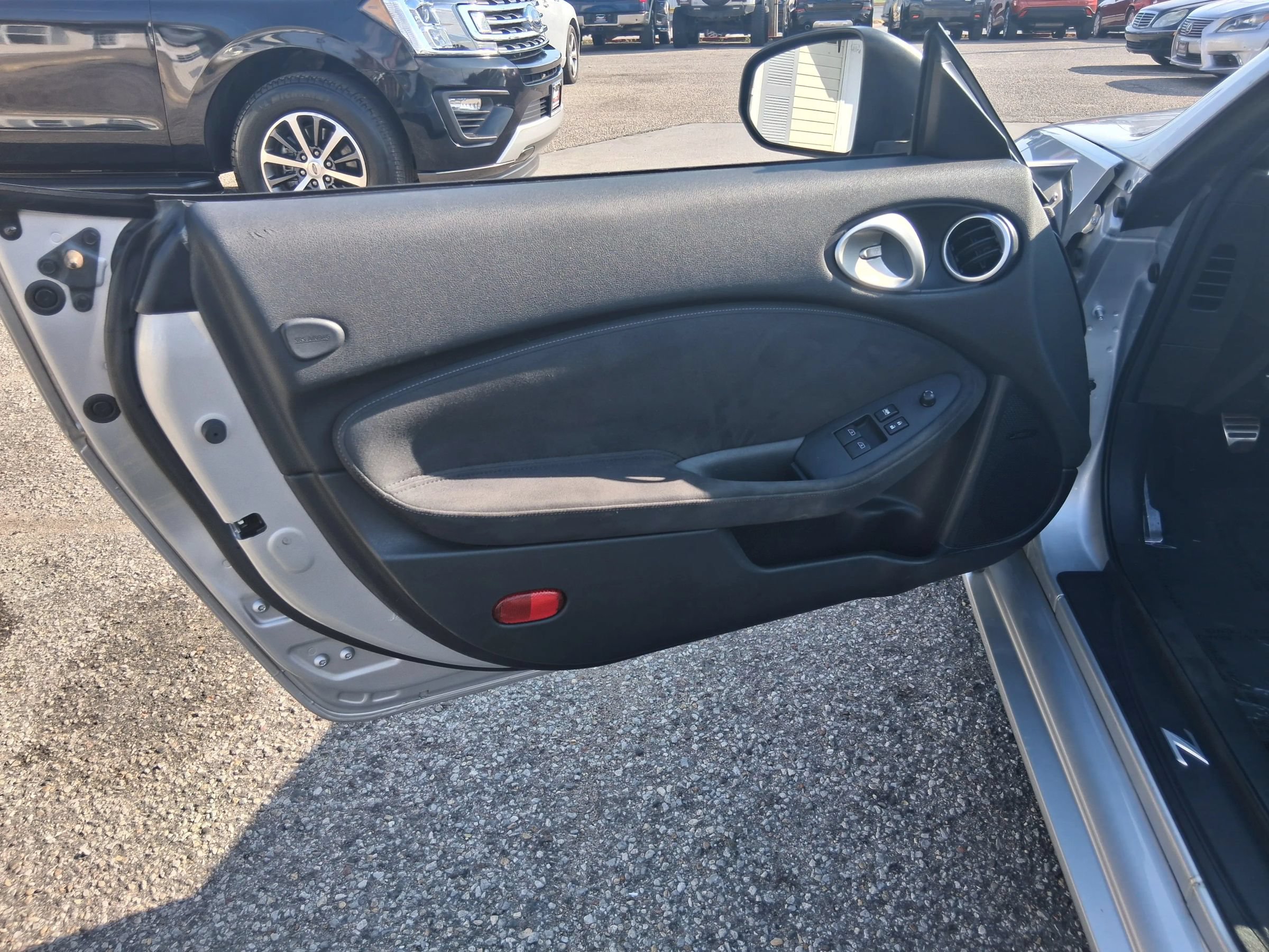 Used 2010 Nissan 370Z Touring w/ Sport Pkg RWD image 11