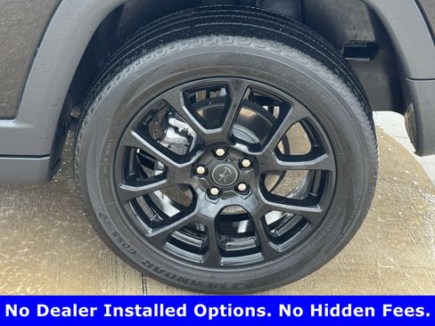 Used 2025 Jeep Compass Latitude w/ Convenience Group AWD/4WD image 9