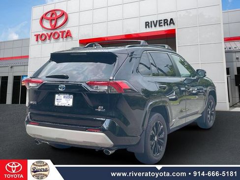 Used 2023 Toyota RAV4 SE w/ Convenience Package AWD/4WD image 6