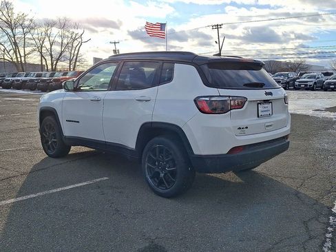 Used 2023 Jeep Compass Altitude w/ Sun and Sound Group image 7