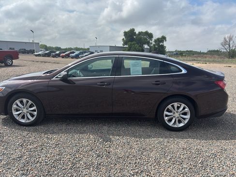 Used 2021 Chevrolet Malibu LT FWD image 1