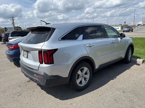 Used 2021 Kia Sorento LX image 14