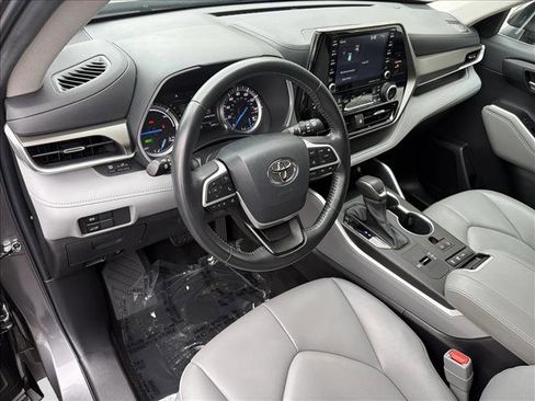 Certified 2022 Toyota Highlander XLE image 13