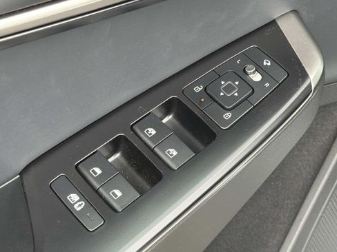 Used 2025 Kia EV6 Light w/ Light LR Technology Package RWD image 19