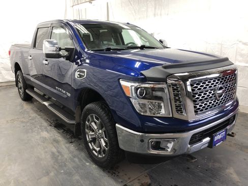 Used 2017 Nissan Titan SL w/ Chrome Package image 2
