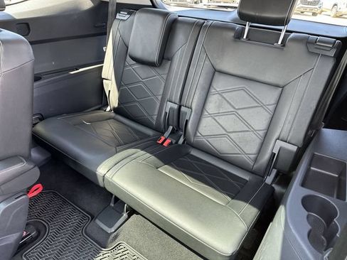 Used 2024 Volkswagen Atlas SE w/ Panoramic Sunroof Package AWD/4WD image 27