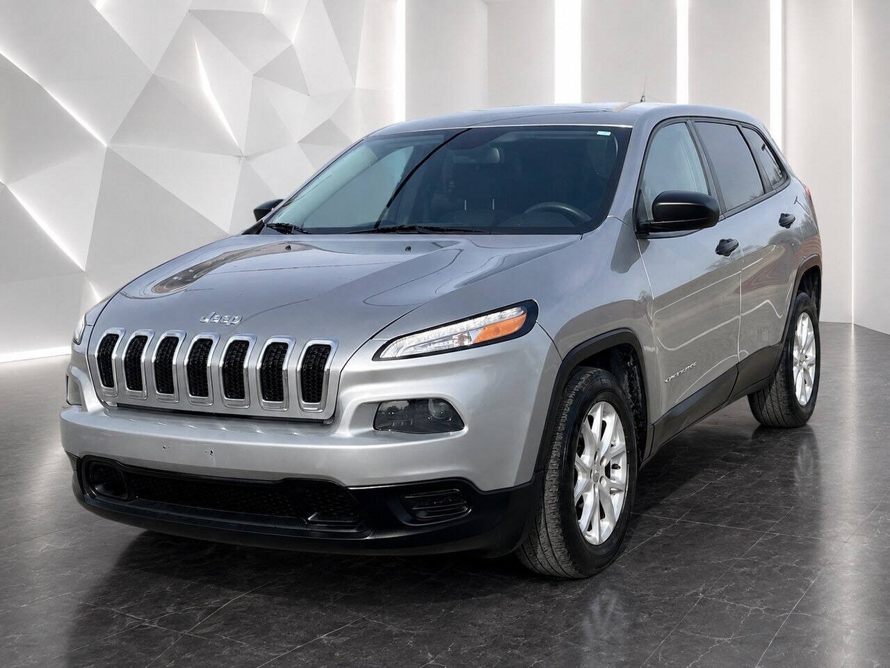 Used 2015 Jeep Cherokee Sport FWD image 3