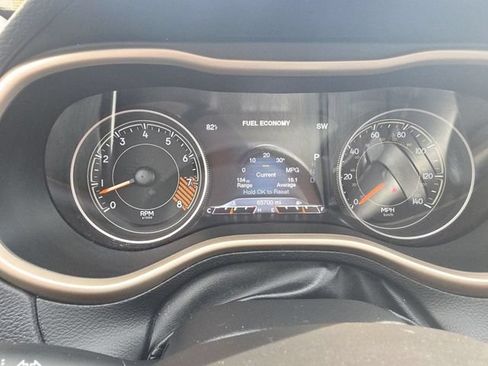 Used 2015 Jeep Cherokee Limited w/ Luxury Group AWD/4WD image 16