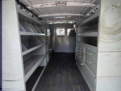 Used 2006 Chevrolet Express 1500 RWD image 19