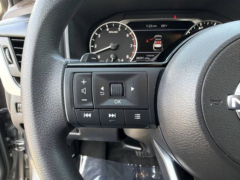 Used 2023 Nissan Rogue SV image 23