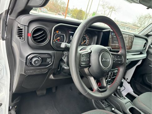 Used 2024 Jeep Wrangler Unlimited Rubicon image 8