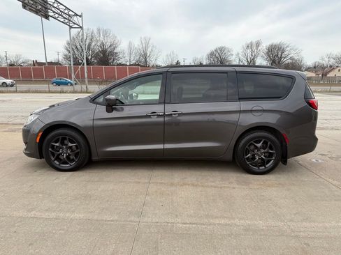 Used 2020 Chrysler Pacifica Touring-L w/ Advanced Safetytec Group FWD image 11