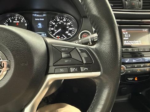 Used 2017 Nissan Rogue SV AWD/4WD image 26