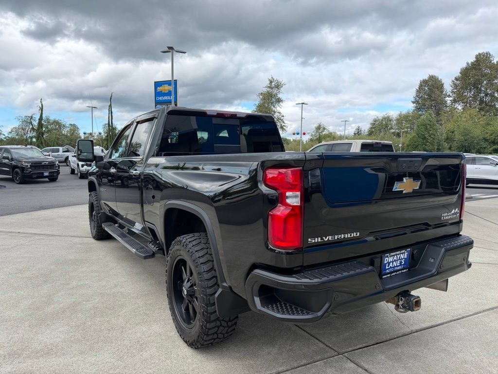 Used 2022 Chevrolet Silverado 2500 High Country w/ Technology Package AWD/4WD image 3