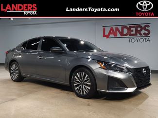Used 2024 Nissan Altima 2.5 SV image 1