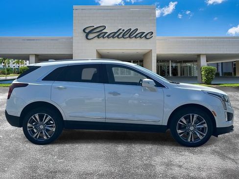 Certified 2025 Cadillac XT5 Premium Luxury image 2