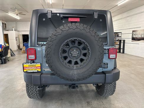 Used 2015 Jeep Wrangler Unlimited Rubicon w/ Connectivity Group AWD/4WD image 3