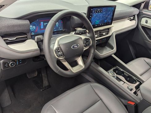 New 2026 Ford Explorer Active w/ Active Comfort Package AWD/4WD image 3