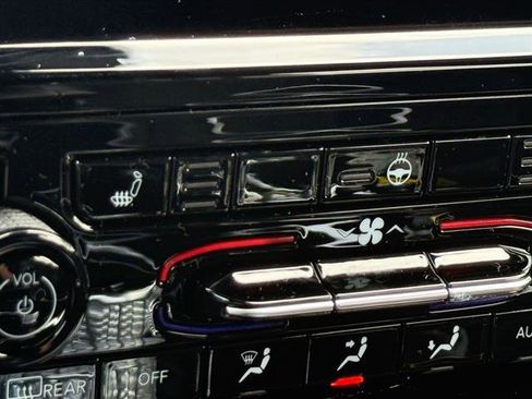 New 2025 Jeep Grand Cherokee L Altitude image 8