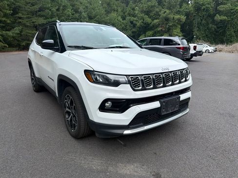 Certified 2025 Jeep Compass Limited AWD/4WD image 4