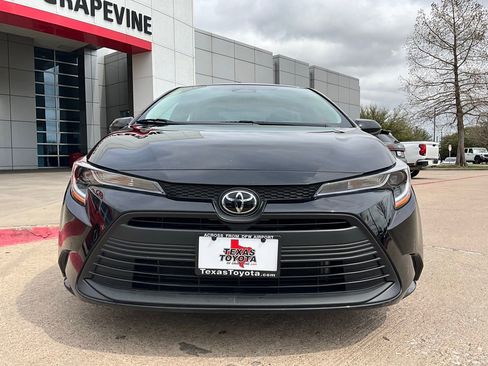 Used 2025 Toyota Corolla LE image 3