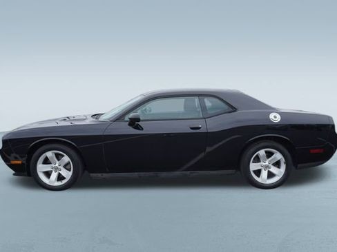 Used 2012 Dodge Challenger SXT image 4