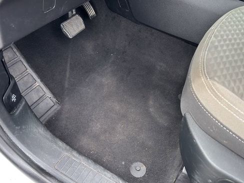 Used 2020 Ford Escape SE image 17