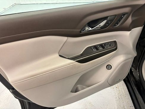 Used 2022 GMC Acadia SLT w/ Preferred Package FWD image 38