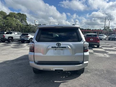 Used 2021 Toyota 4Runner SR5 AWD/4WD image 4