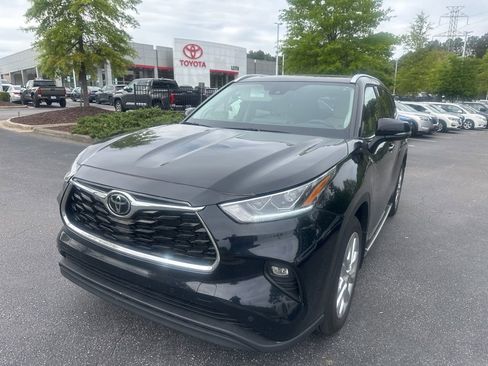 Used 2024 Toyota Highlander Limited AWD/4WD image 1