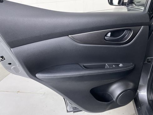 Used 2020 Nissan Rogue Sport S image 18