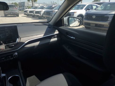 Used 2025 Nissan Altima 2.5 SV w/ SV Premium Package FWD image 22