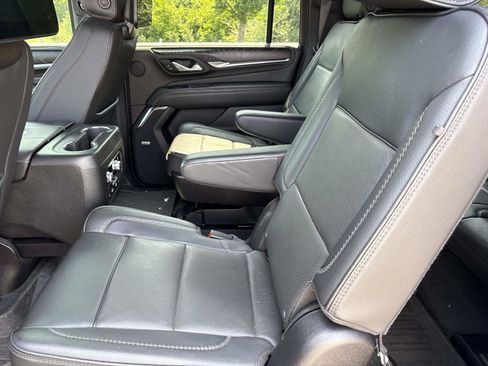 Used 2024 GMC Yukon XL Denali w/ Advanced Technology Package AWD/4WD image 31