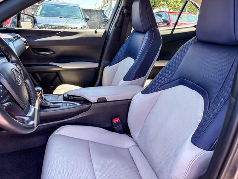 Used 2019 Lexus UX 250h w/ Premium Package AWD/4WD image 17