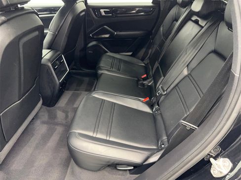 Used 2021 Porsche Cayenne Coupe image 32