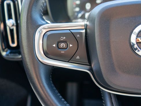 Used 2019 Volvo XC40 T5 Momentum AWD/4WD image 19