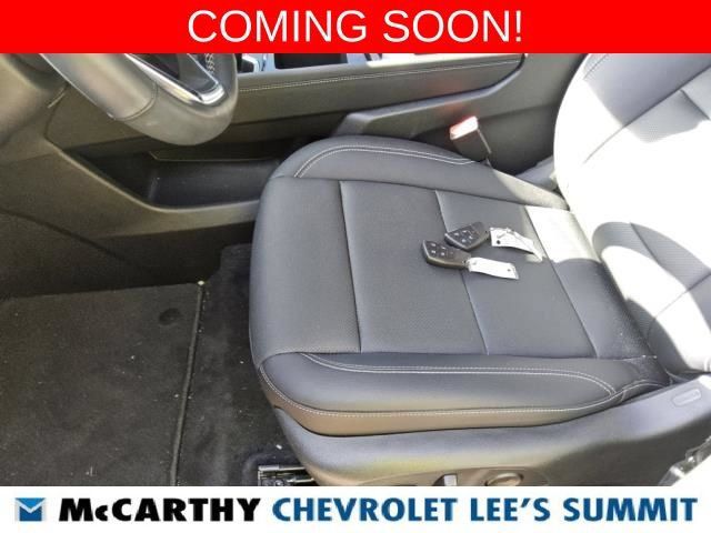 Used 2025 Chevrolet Traverse LT w/ Midnight/Sport Edition FWD image 6