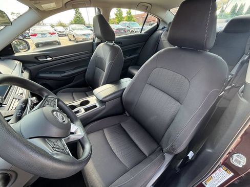 Used 2025 Nissan Altima 2.5 SV FWD image 36