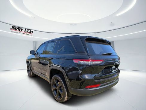 New 2025 Jeep Grand Cherokee Altitude RWD image 5