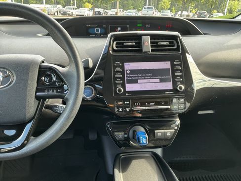 Used 2021 Toyota Prius LE AWD/4WD image 29