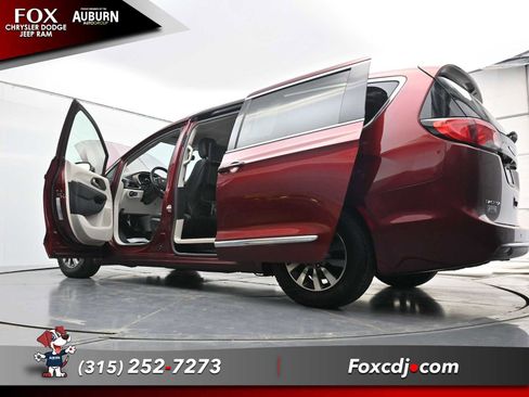 Used 2019 Chrysler Pacifica Touring-L Plus FWD image 41