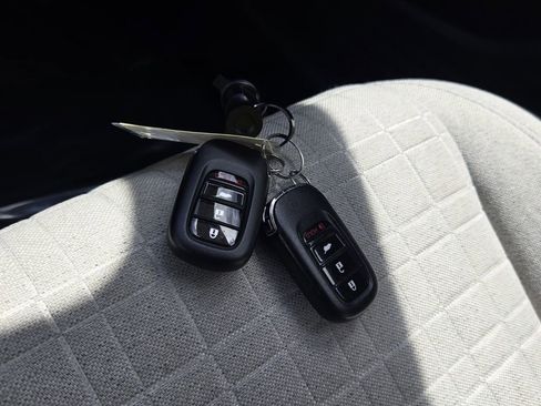 Used 2025 Honda HR-V LX image 18